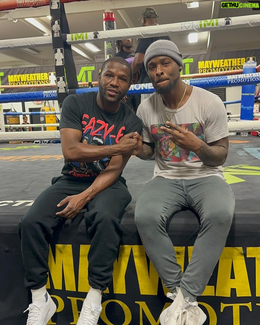 Le'Veon Bell Instagram - I appreciate 2023 & all the life lessons iโve learned with it .. canโt wait to see what 2024 teaches me โผ๏ธ happy new year ๐๐๐