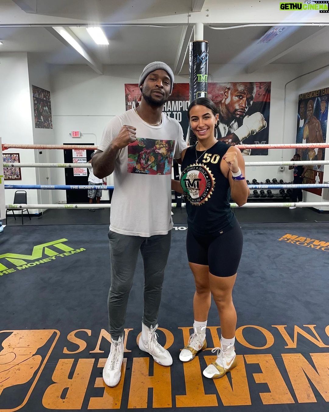 Le'Veon Bell Instagram - GOT TO WORKOUT IN THE 🐐’s GYM TODAY ‼️🚀😤🔥 Las Vegas, Nevada