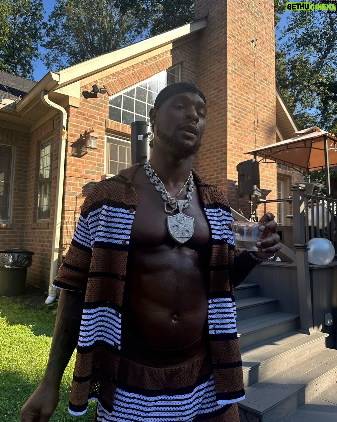 Le'Veon Bell Instagram - MY SINGLE RELEASE PARTY WAS A SUCCESS ‼️ I COULD NOT DO IT WITHOUT THE PEOPLE CLOSEST TO ME FOR ALL THE SUPPORT & WITHOUT ALL THE FANS ‼️ I ENCOURAGE EVERYONE TO CONTINUE TO “MAKE IT BOOM” I LOVE YOU ALL, THANK YOU SO MUCH, I CANT EXPLAIN TO YOU HOW MUCH IT ALL MEANS TO ME 🥹😩😊🗣️🙌🏾🙏🏾🤍