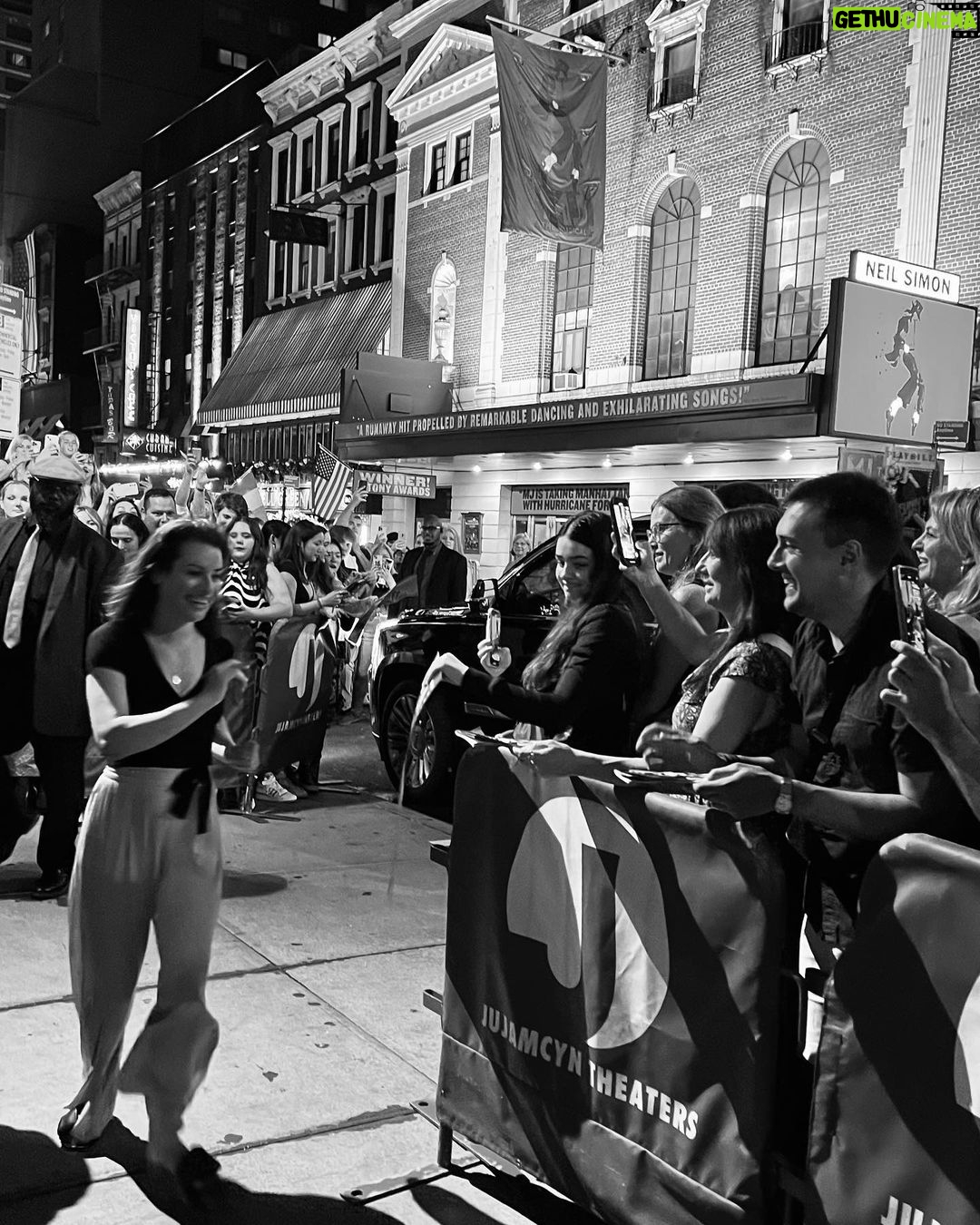 Lea Michele Instagram - The greatest love and appreciation for everyone who came to see @funnygirlbwy this past year❤️