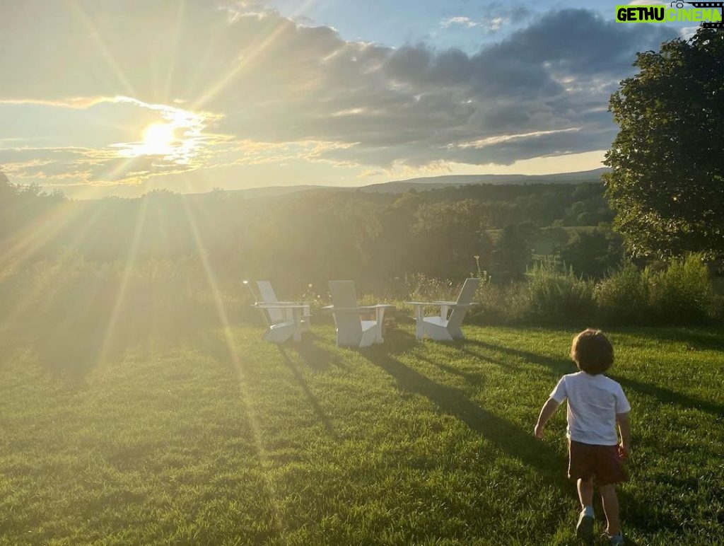 Lea Michele Instagram - Soaking up this beautiful day with my boys before I turn 37 tomorrow. What a year it’s been! ✨ So much to be grateful for. 🌅 💛