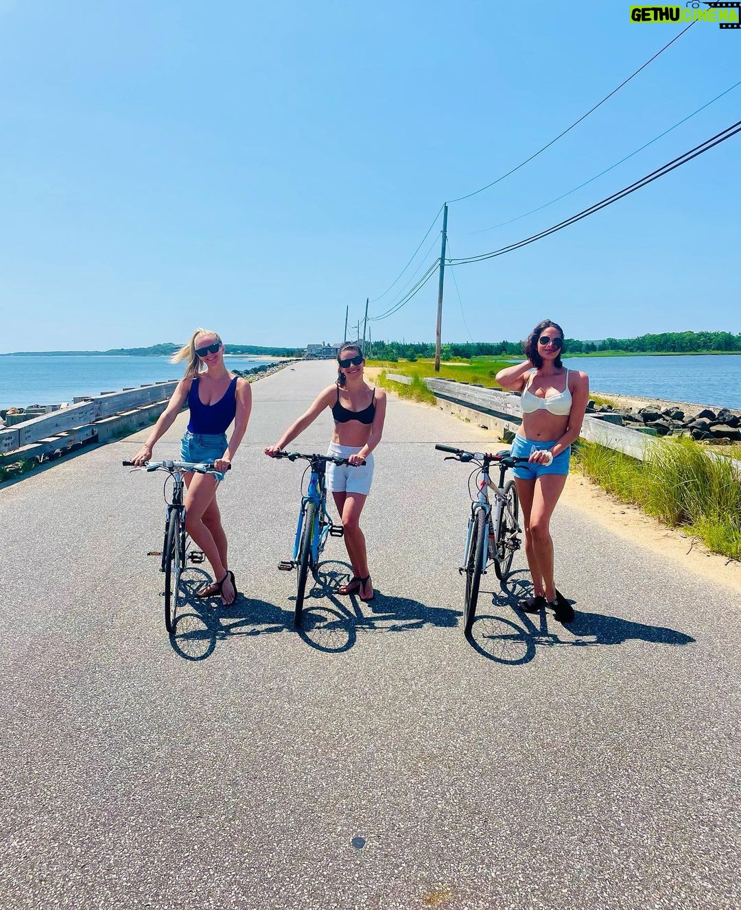 Lea Michele Instagram - The L’s take on the Hamptons ☀️