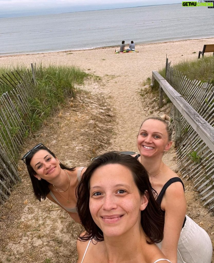 Lea Michele Instagram - The L’s take on the Hamptons ☀️