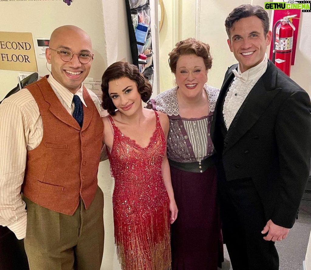 Lea Michele Instagram - Such a special and fun week performing with this incredibly talented team who are on for Eddie, Nick and Mrs Brice at @funnygirlbwy ❤️🌟
