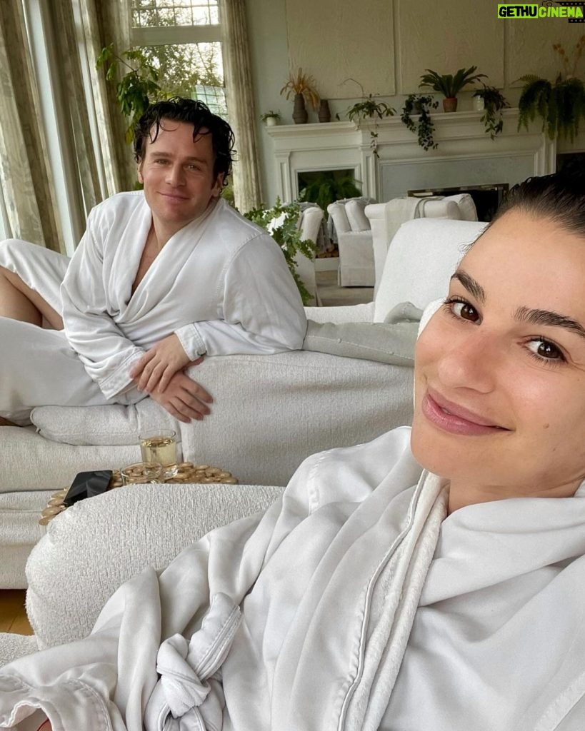 Lea Michele Instagram - Soaking in some quality best friend time before the New Year! 🧘 🤍