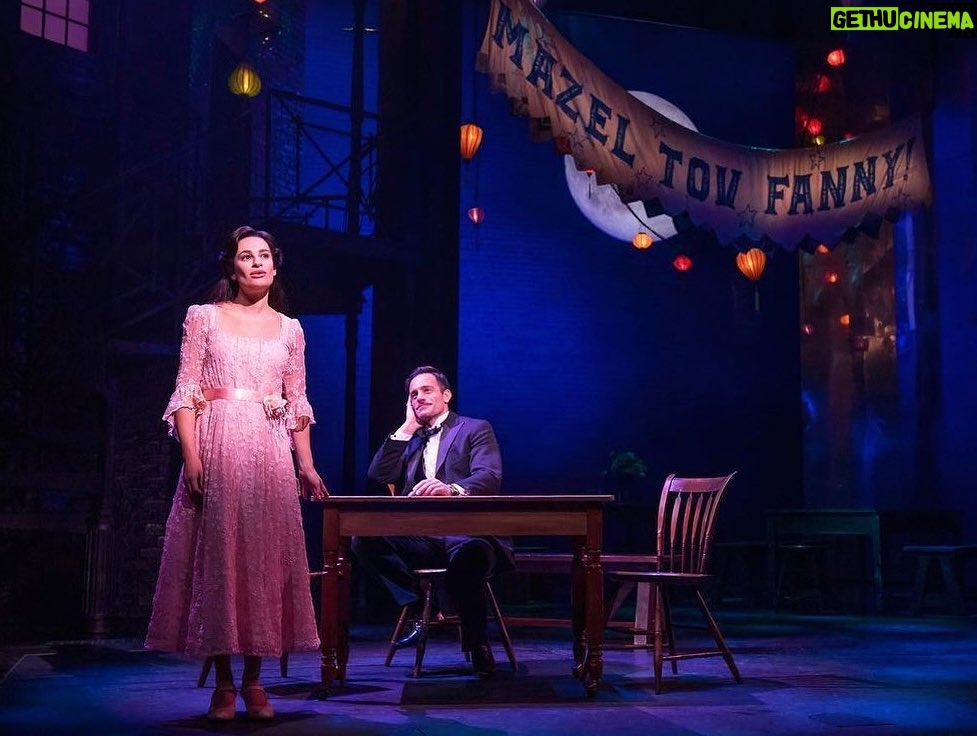 Lea Michele Instagram - “People who need people, are the luckiest people in the world” 🎶 Who’s coming to @funnygirlbwy tonight? 💓