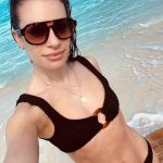 Lea Michele Instagram - Last vacation photo… because I’m back to work tomorrow! 🌴🌊🌸