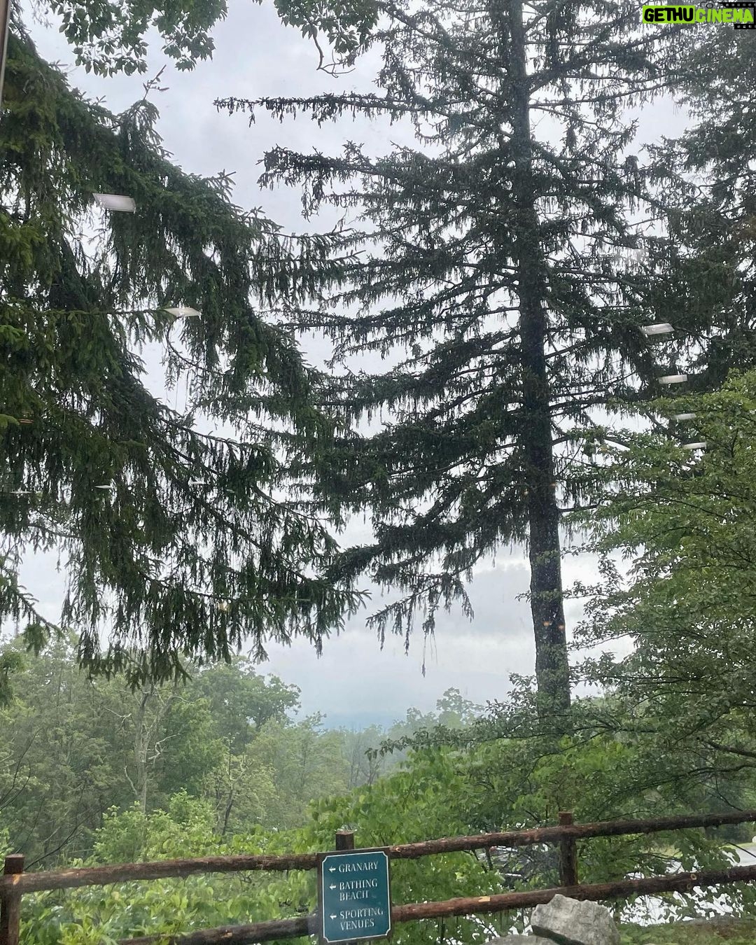 Lea Michele Instagram - Escape from the city. 🤍