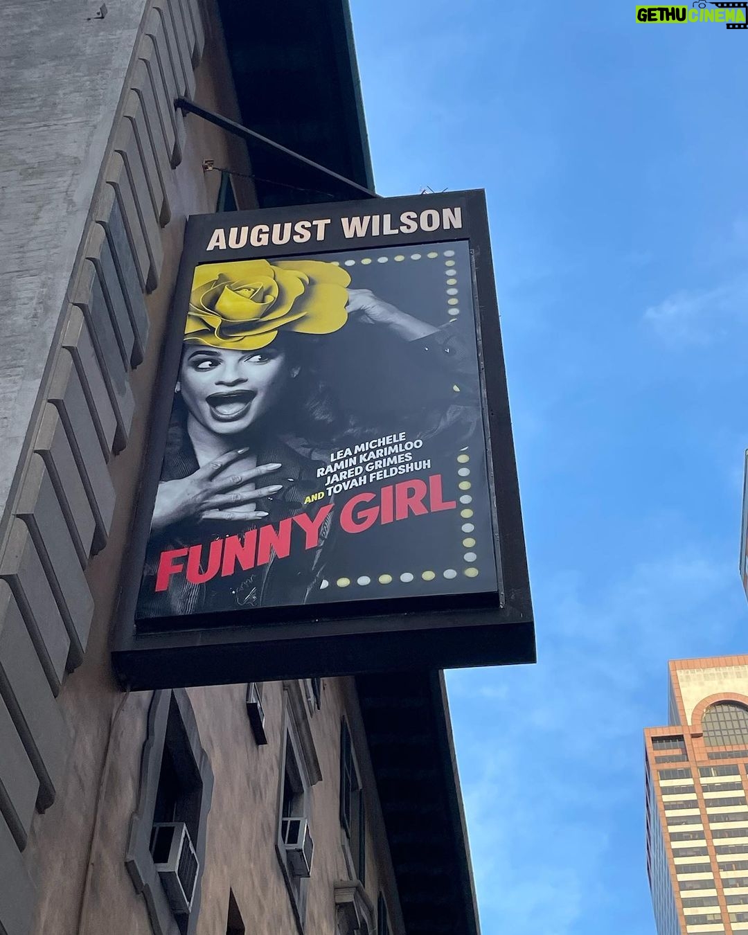 Lea Michele Instagram - This week at @funnygirlbwy ⭐️With almost 200 performances as Fanny Brice under my belt, I’ve never been more grateful for my Funny Girl family. ❤️