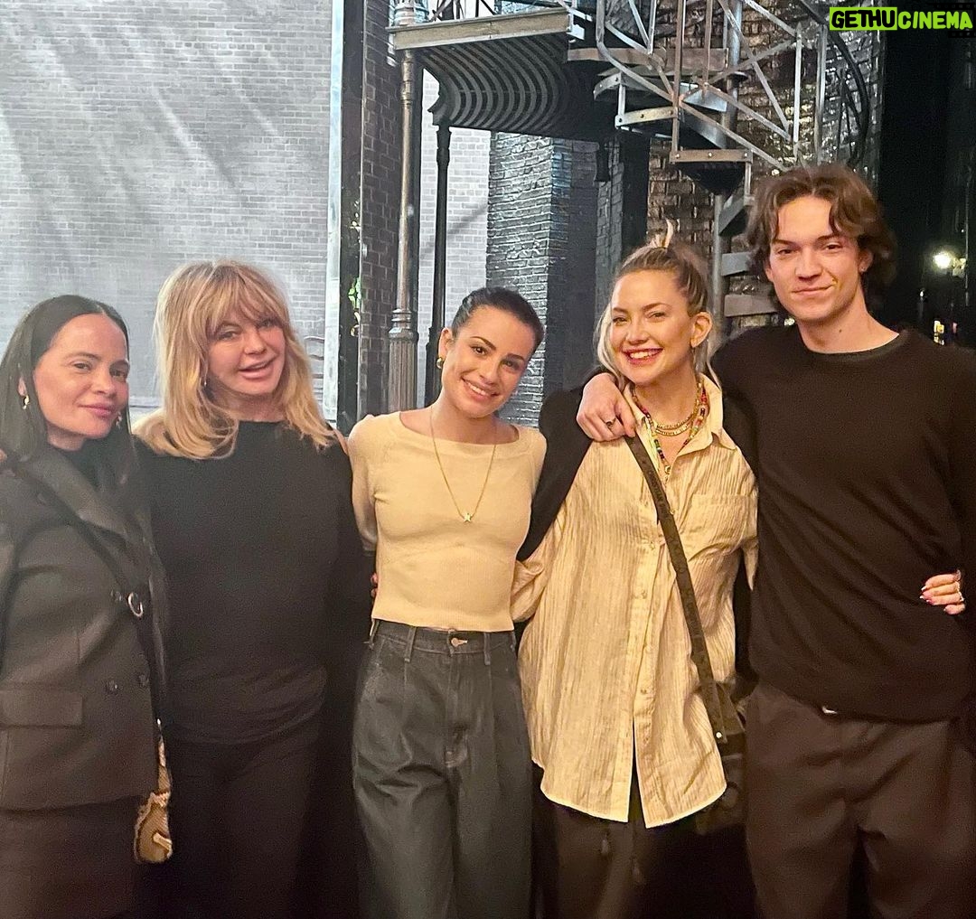 Lea Michele Instagram - More friends at @funnygirlbwy ❤️