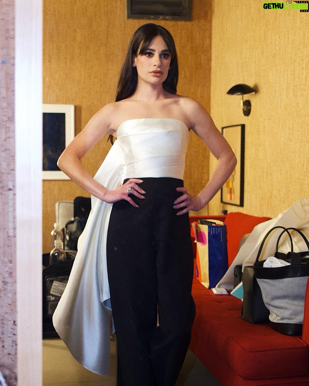 Lea Michele Instagram - Dressed up for night off at @latenightseth ⭐️