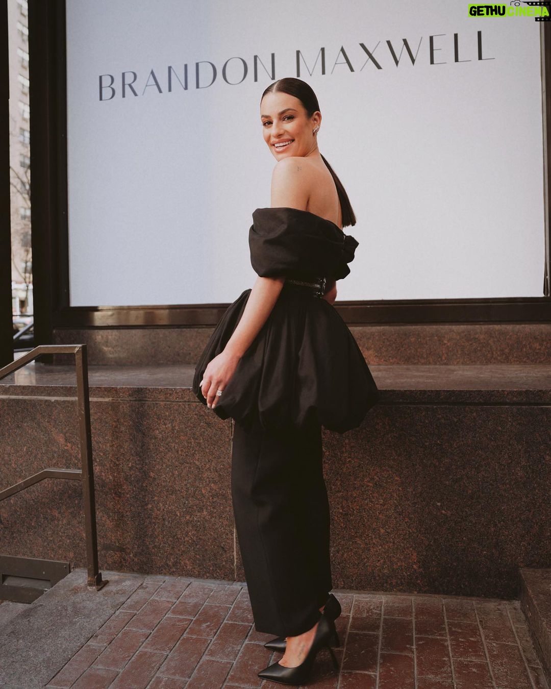 Lea Michele Instagram - @brandonmaxwell incredible show today.🖤 (📸 @nishajohny @jonathanjacobs_ )