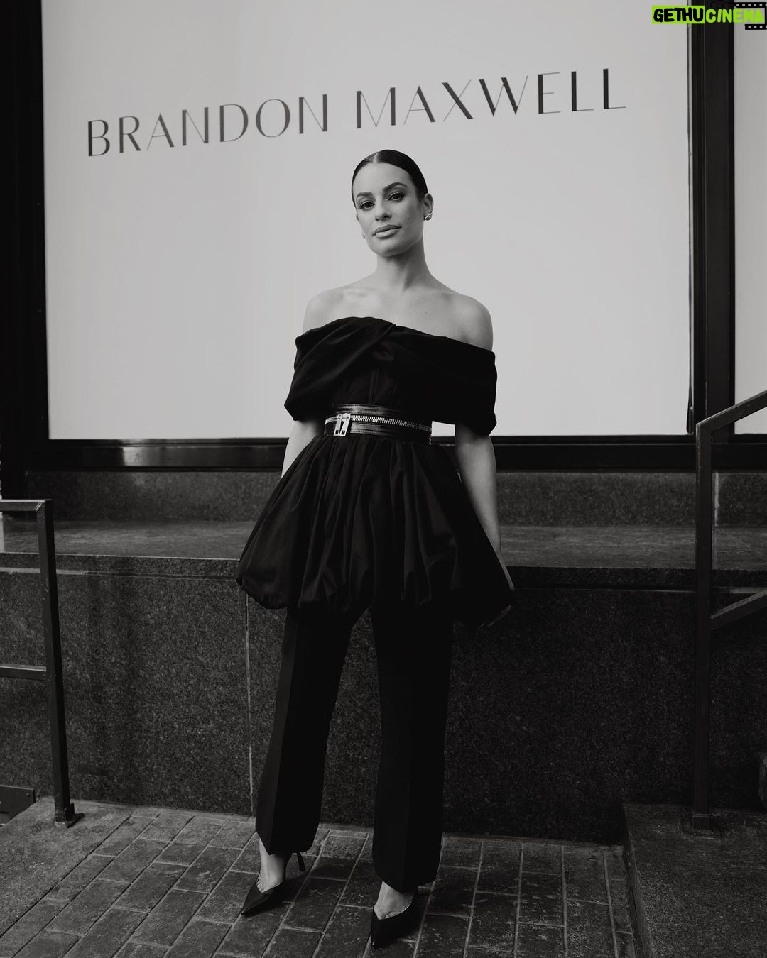 Lea Michele Instagram - @brandonmaxwell incredible show today.🖤 (📸 @nishajohny @jonathanjacobs_ )