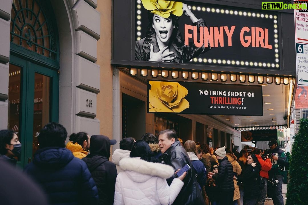 Lea Michele Instagram - Thank you so much to everyone who came out for our cast album signing yesterday! @funnygirlbwy 💿🎶 (📸 @jennyandersonphoto )