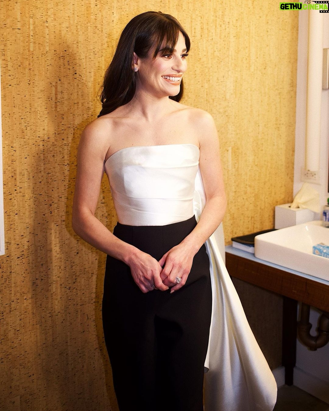 Lea Michele Instagram - Dressed up for night off at @latenightseth ⭐️