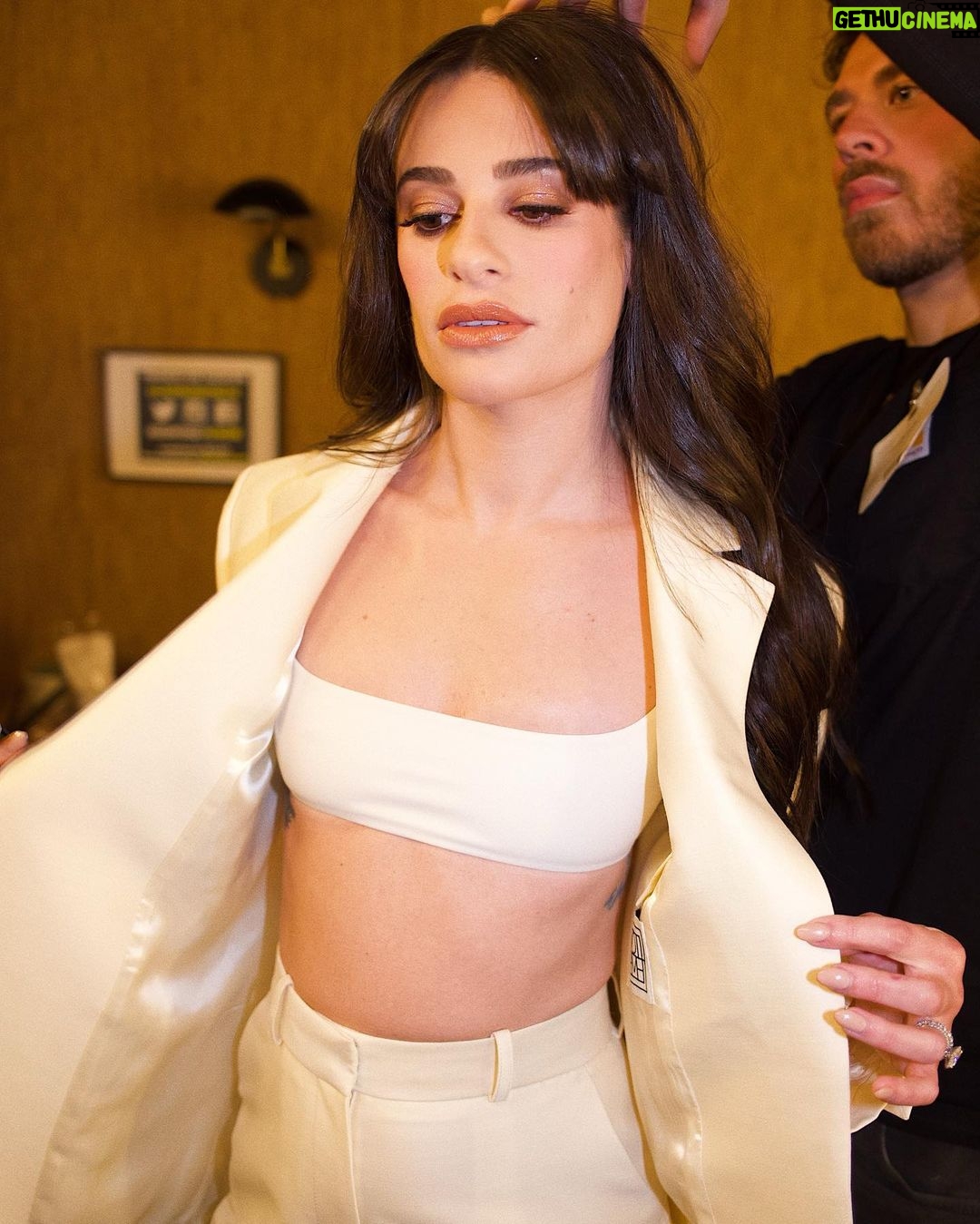 Lea Michele Instagram - Dressed up for night off at @latenightseth ⭐️