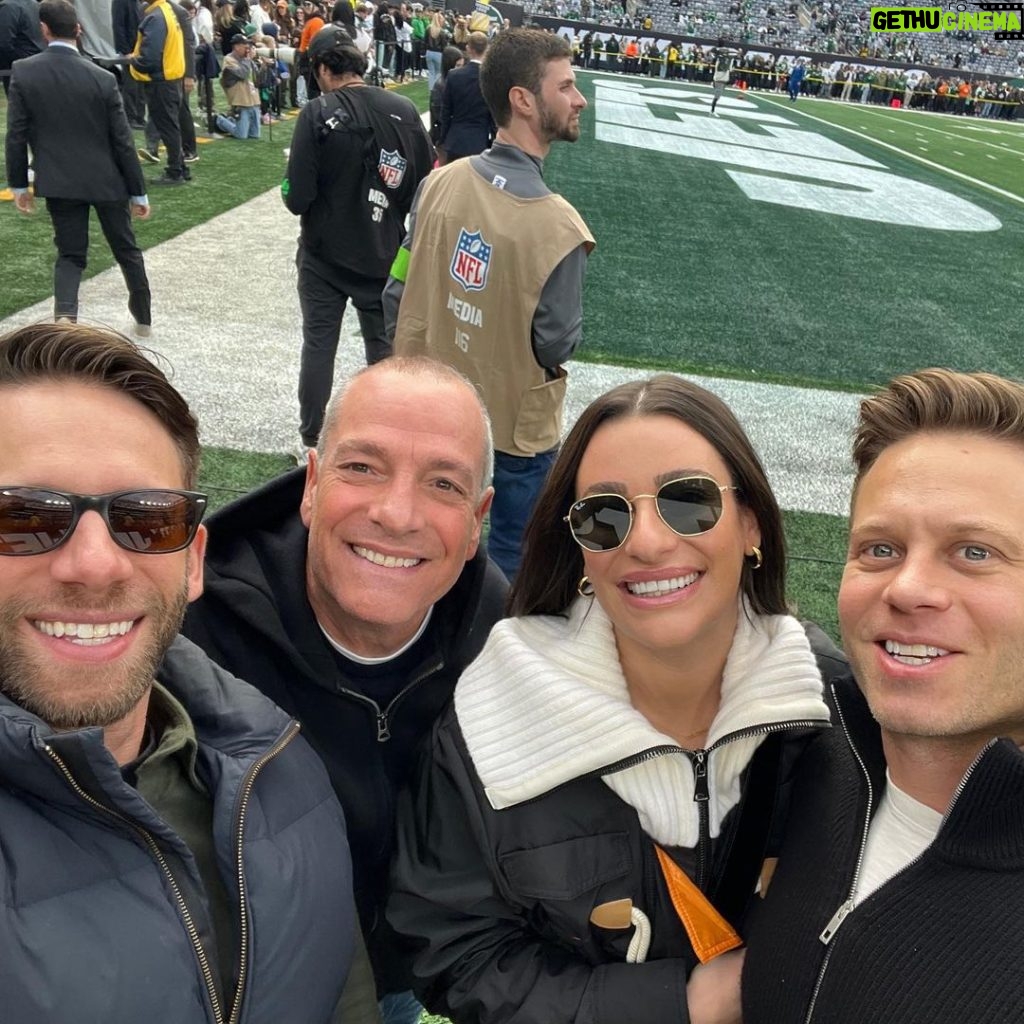 Lea Michele Instagram - Thank you for having us @nyjets we had so much fun! Especially my dad your biggest fan! 🏈