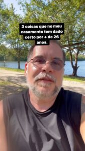 Leandro Hassum Instagram - Se vende-se a fórmula em prateleiras seria recorde de vendas. Concordam? Ninguém casa pensando em separar. Acreditamos sim no feliz para sempre. As vezes não rola. E faz parte. Mas como tenho 26 anos a caminho de 27. Sempre me perguntam o que fazemos. É tão particular… mas pensei em 3 coisas que acho q vale dividir. Coloca um❤️se achar q vale a pena. Bjs