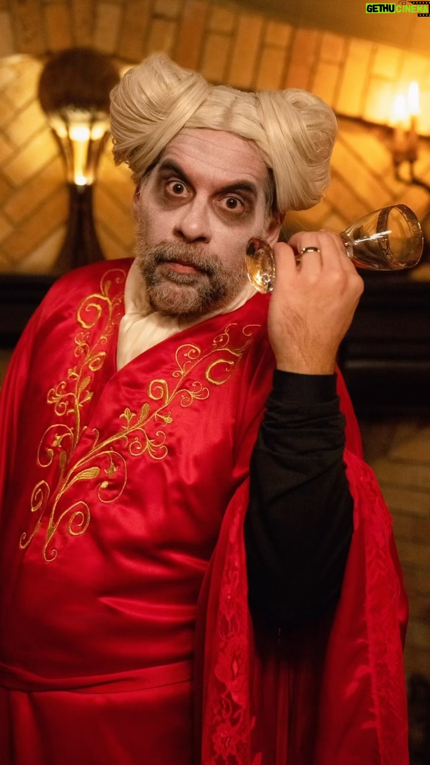 Leandro Hassum Instagram - Já deixou anotado?! Dia 24 em uma @netflixbrasil mais perto de você! Meu Cunhado é Um Vampiro! Não! Não é a Hebe Camargo na foto!!! Hahaha!