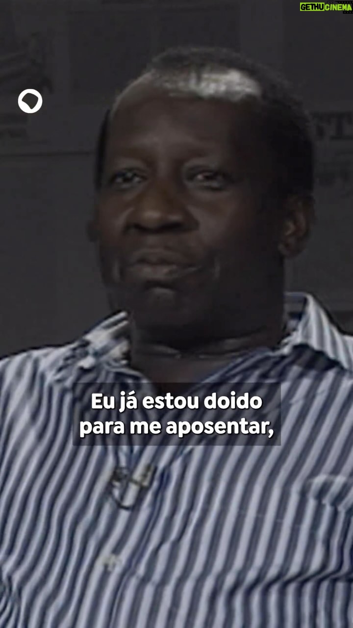 Leandro Hassum Instagram - Que lindo Antônio Carlos (Mussum). Quero usar esse vídeo como uma forma de esclarecimento. É normal verem os comediantes como eternos brincalhões. Que iremos encontrar na rua os personagens e que eles andam 100% do seu tempo com uma câmera na sua frente interpretando. E que somos, tão somente o que fazemos como ofício. Esse vídeo é a prova das muitas camadas que temos como pessoa. Jamais tentaria me comparar a um Mussum, jamais! Mas ele sem os cacildis e pobremis dá uma lição do que somos e o que muitos de nós desejamos. Seguir trabalhando para fazer o bem. Seja ajudando instituições, dando conselho para os jovens da nova geração ou até mesmo apenas arrancando um sorriso do seu rosto, contando nossas histórias, muitas delas… iguais as de vcs. Afinal somos iguais. Talvez vc saiba construir uma casa, mas seja um horror contando uma piada. Abra um peito e opere alguém, salve uma vida e tente fazer uma graça e mate alguém de vergonha rsrsrs. Eu sei fazer humor (para alguns claro. Ninguém é unânimes) Mas meu ofício cura tb. E como disse Antônio, vamos cuidar das crianças. São elas que farão o mundo melhor. E Mussum o filmis segue no cinema. Confira.