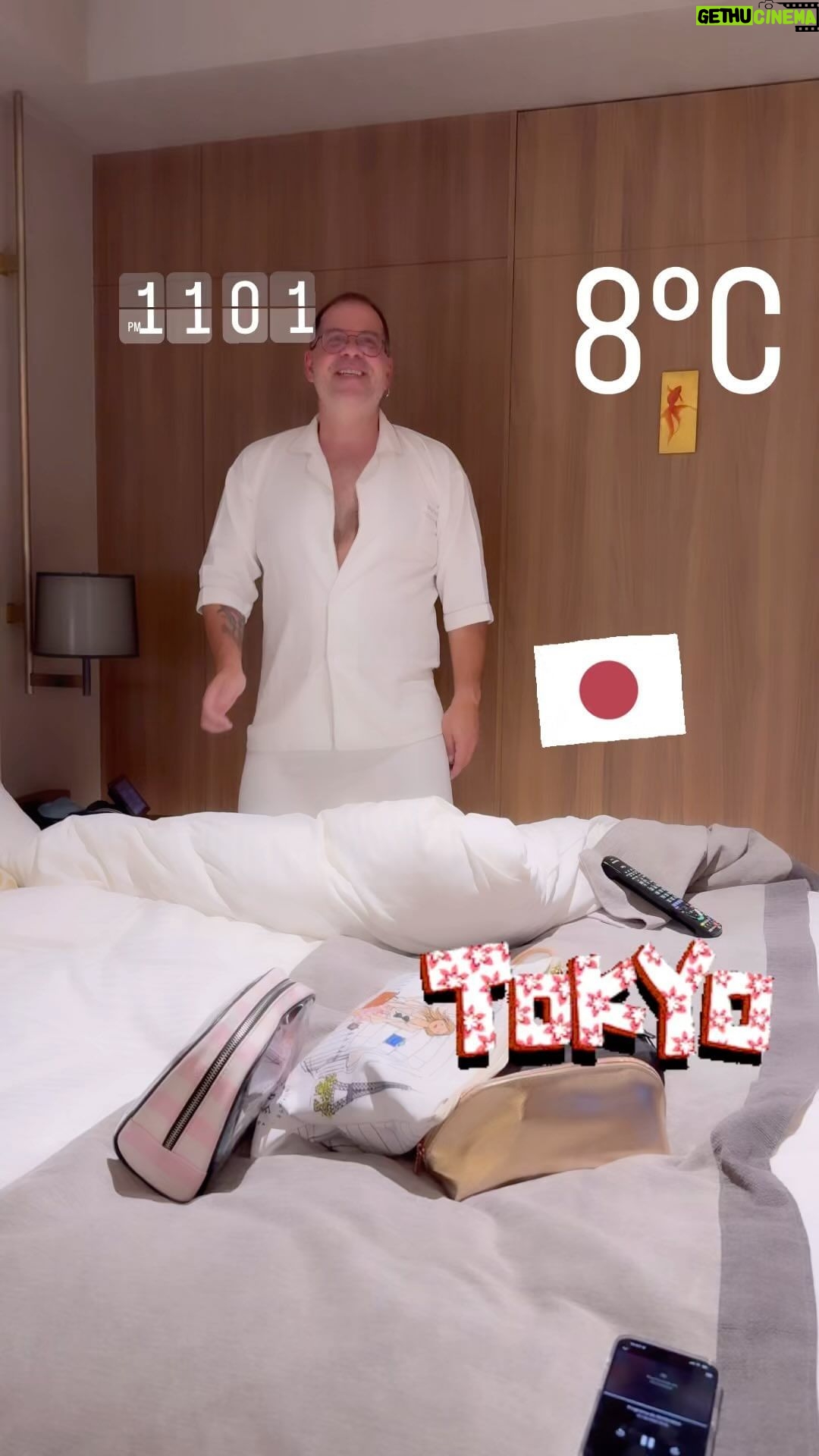 Leandro Hassum Instagram - Quando a sua fama com pijamas atravessa o mundo. Tinha pijaminha do hotel😊😊🇯🇵.#ありがとう、日本 Traduzindo para os leigos que não é meu caso #sqn Obrigado Japão. Mitsui Garden Hotel Ginza Premier