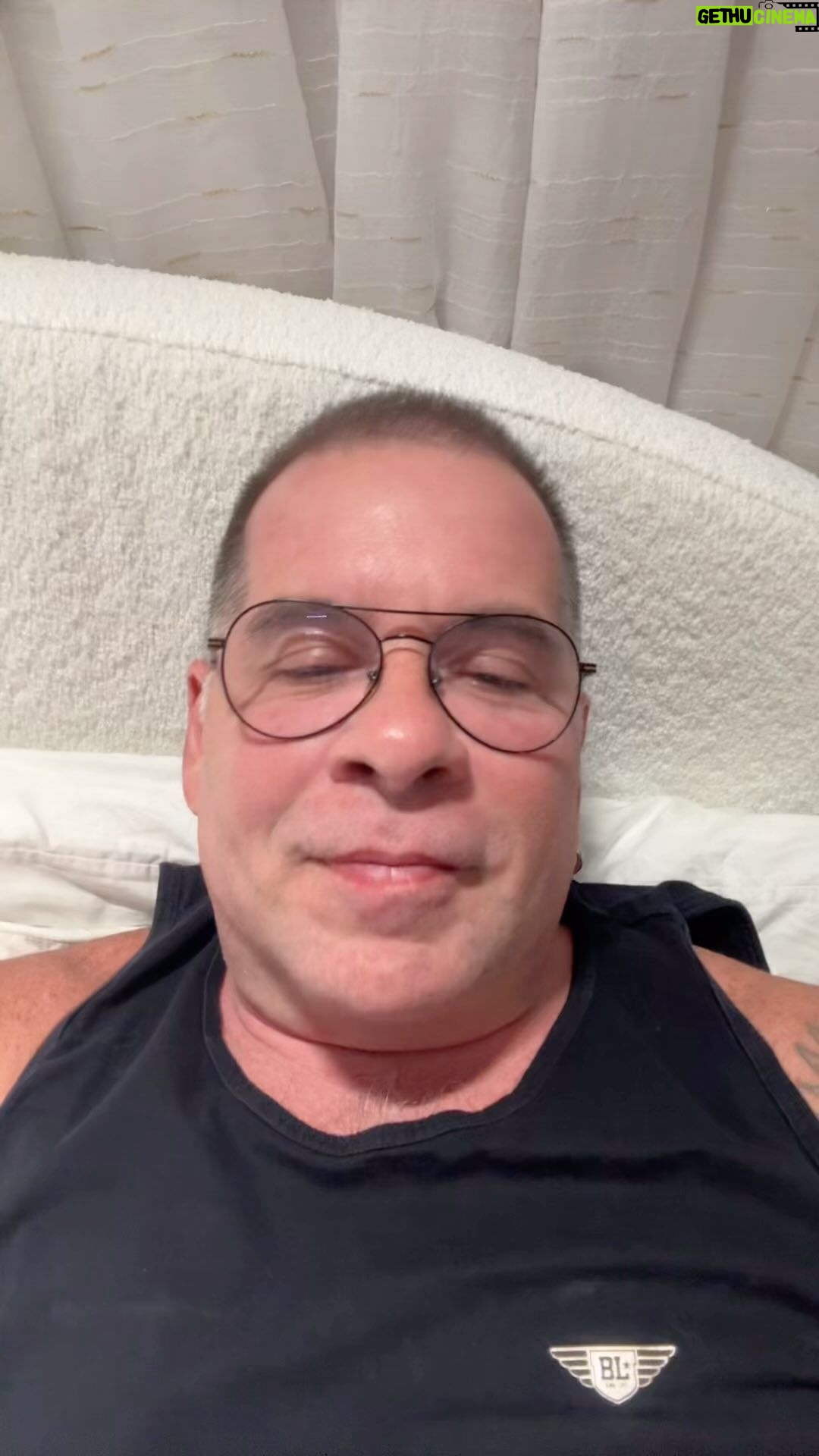 Leandro Hassum Instagram - Que no final da nossa hist贸ria sejamos aplaudidos de p茅. 鉂わ笍馃檹馃徎