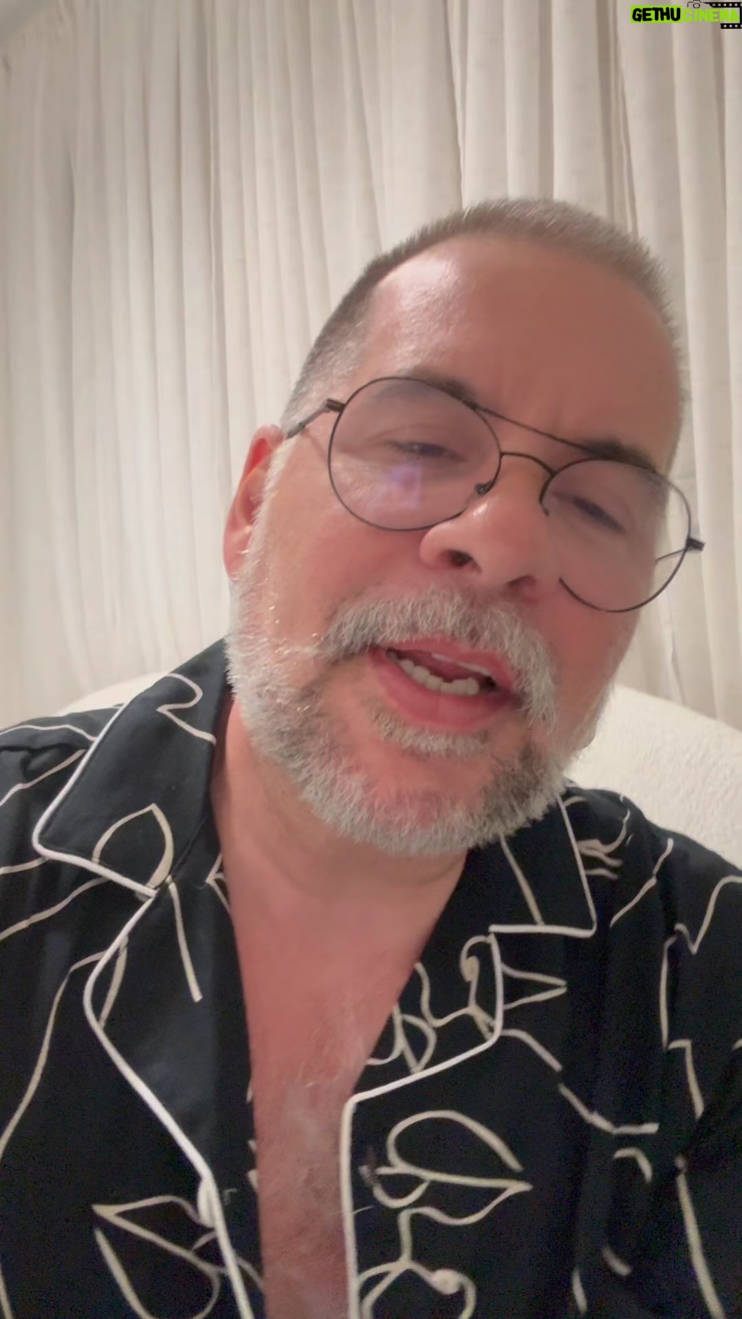 Leandro Hassum Instagram - É carnaval então vou ser rápido. Bjs e divirtam-se. 🙏🏻🎉🎉🎉