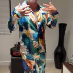 Leandro Hassum Instagram - Bullying da esposa é sacanagem né @kakahassum Que honra dizer que sou @miltoncunhaoficial tá! Fora que … meu pijama é o Brasil do Brasil. #carnavalnaglobo é com vc @majucoutinhoreal 🎊🎊🎊🎊🎊🎊🎉🎉🎉🎉🎉🎉🎉