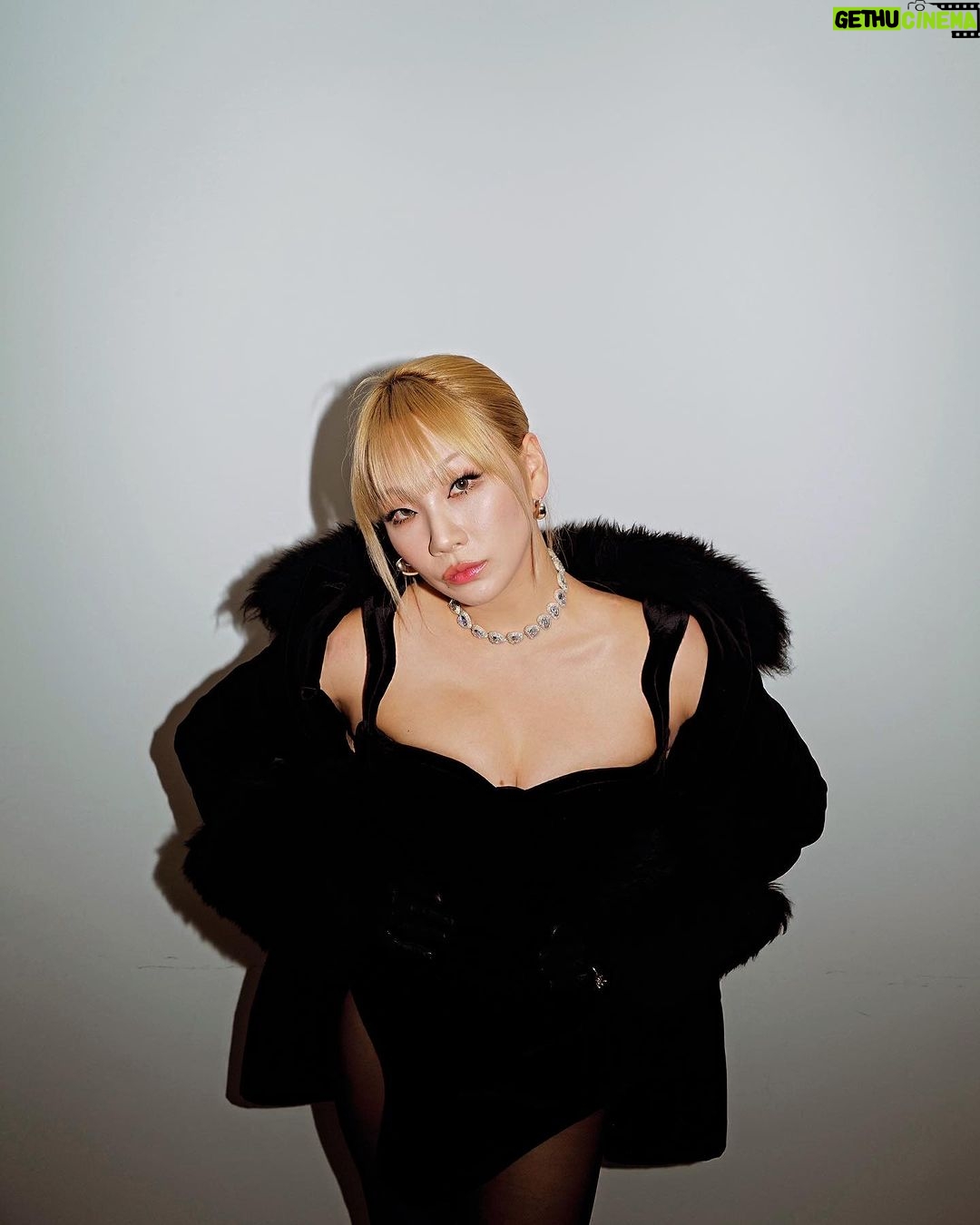 Lee Chae-rin Instagram - The best way out is alwayz through