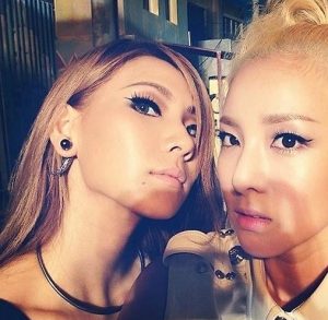 CL Instagram - 베언 달옹🍊
언니의 첫 앨범 탄생을 진심으로 축하해요.
이제는 자기 자신을 선택하고, 언니만의 산다라 파크를 하나하나 만들어 나가고 꾸며나가는 모습이..2004년인가..5년인가.. 
언니를 처음 만난 채린이로서 그리고 2ne1의 리더로서 자랑스러워요.
수없이 여러 번 반복하고 경험한 일들이 지금 또 새롭게 느껴지겠지만 이 순간을 온전히 느끼고 즐기길 바라요.
사랑해요! 
베동 채린 🍒