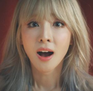 Lee Chae-rin Instagram - 베언 달옹🍊 언니의 첫 앨범 탄생을 진심으로 축하해요. 이제는 자기 자신을 선택하고, 언니만의 산다라 파크를 하나하나 만들어 나가고 꾸며나가는 모습이..2004년인가..5년인가.. 언니를 처음 만난 채린이로서 그리고 2ne1의 리더로서 자랑스러워요. 수없이 여러 번 반복하고 경험한 일들이 지금 또 새롭게 느껴지겠지만 이 순간을 온전히 느끼고 즐기길 바라요. 사랑해요! 베동 채린 🍒