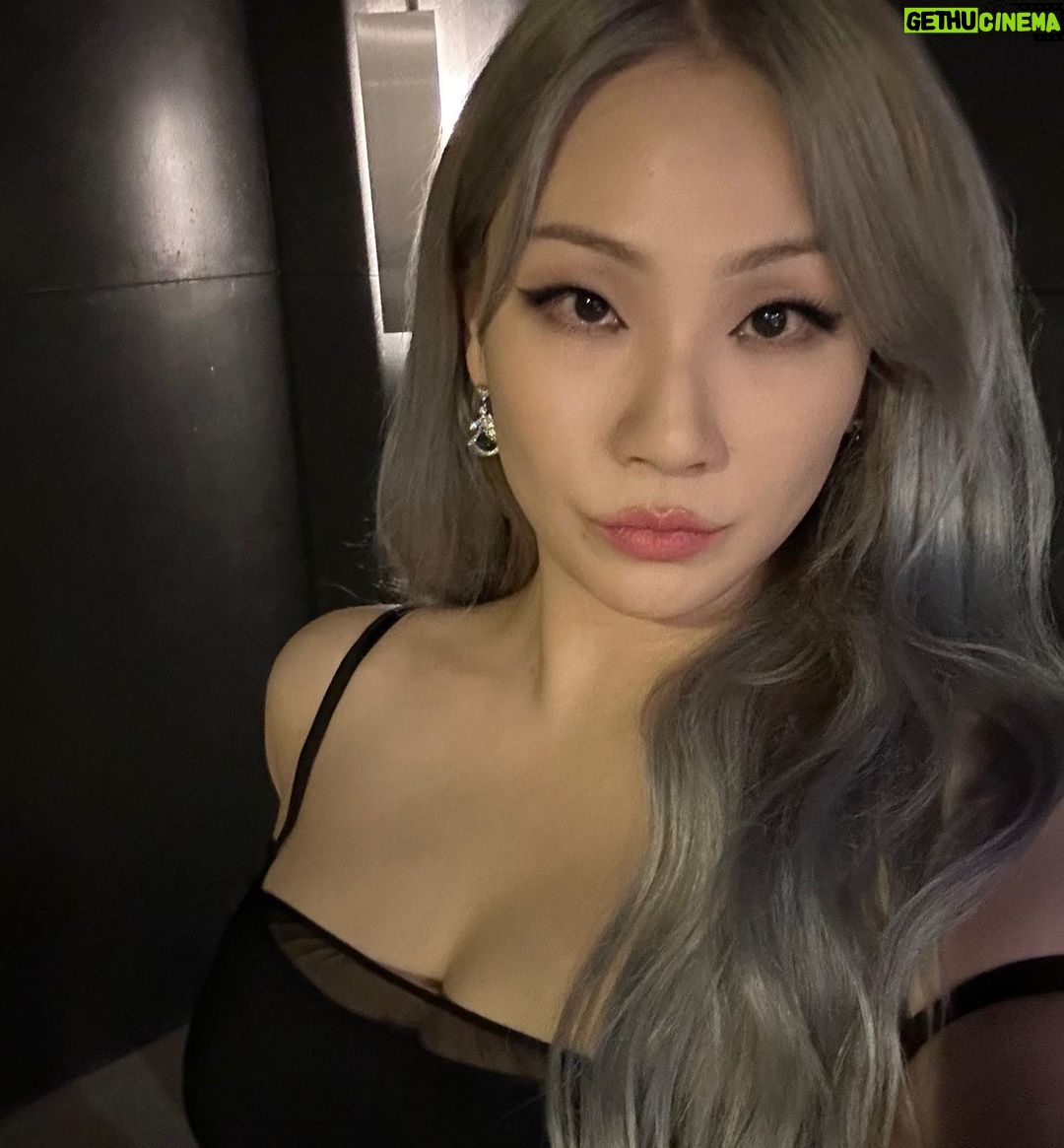 Lee Chae-rin Instagram - + if you know you know +