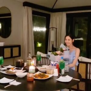 Lee Da-hee Instagram - 어제의 추억들.
사랑하는 엄마 아빠 그리고 나.
아빠는 물개였다 그래서 나도 물개인건가....