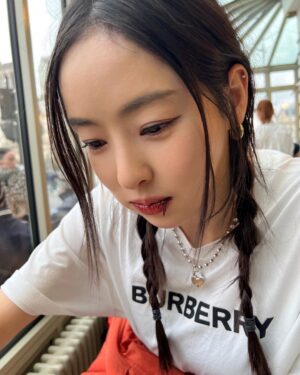 Lee Da-hee Instagram - 카푸치노 거품 이렇게 하는거 맞아.?
크레페 보고 이성을 잃었다...