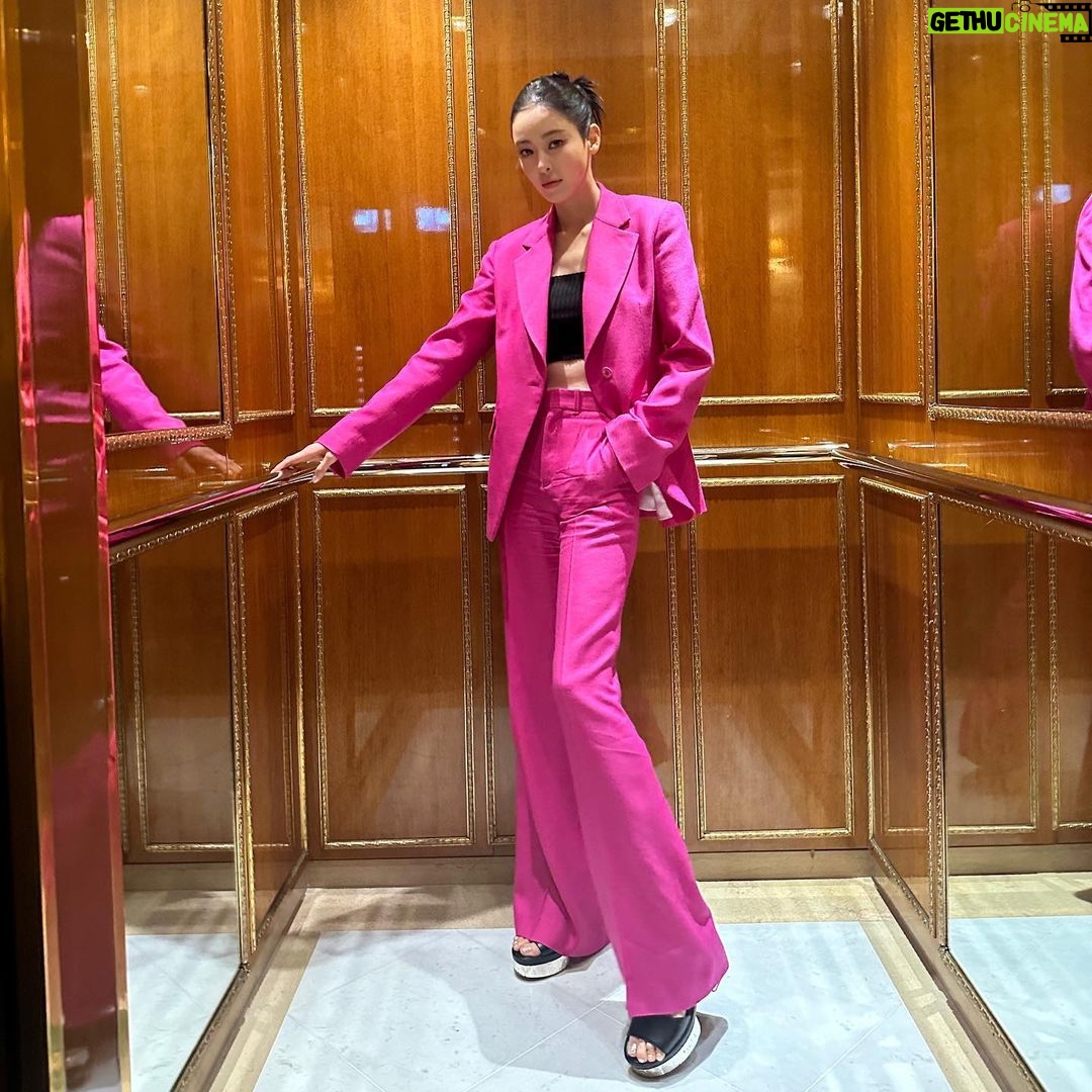 Lee Da-hee Instagram - With chloe in paris💋 Hotel Le Bristol Paris