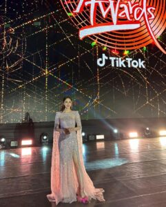 Lee Da-hee Instagram - 태국팬들이 가득했던, 너무 아름다웠던 라자망갈라스타디움💋 #goldendiscawards #bankok