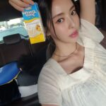 Lee Da-hee Instagram - 1일1브리즈! #아몬드브리즈 나한테 #바나나 #안바나나