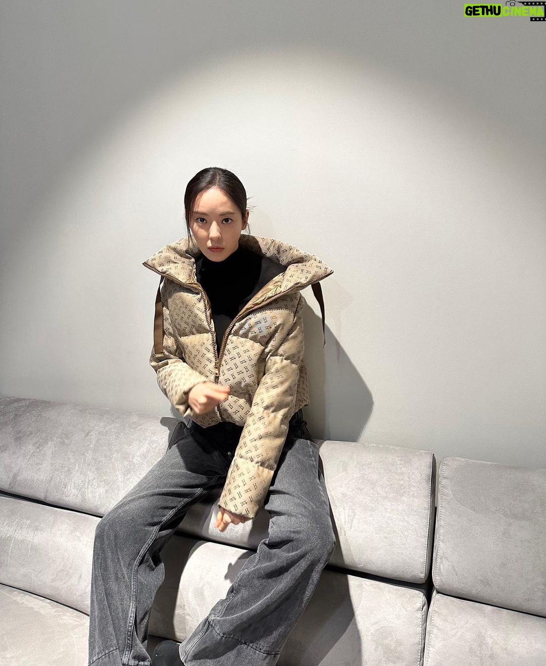 Lee Da-hee Instagram - #광고 #Herno #에르노 #FW22 #ModernVintage #UrbanOuterwearCouture