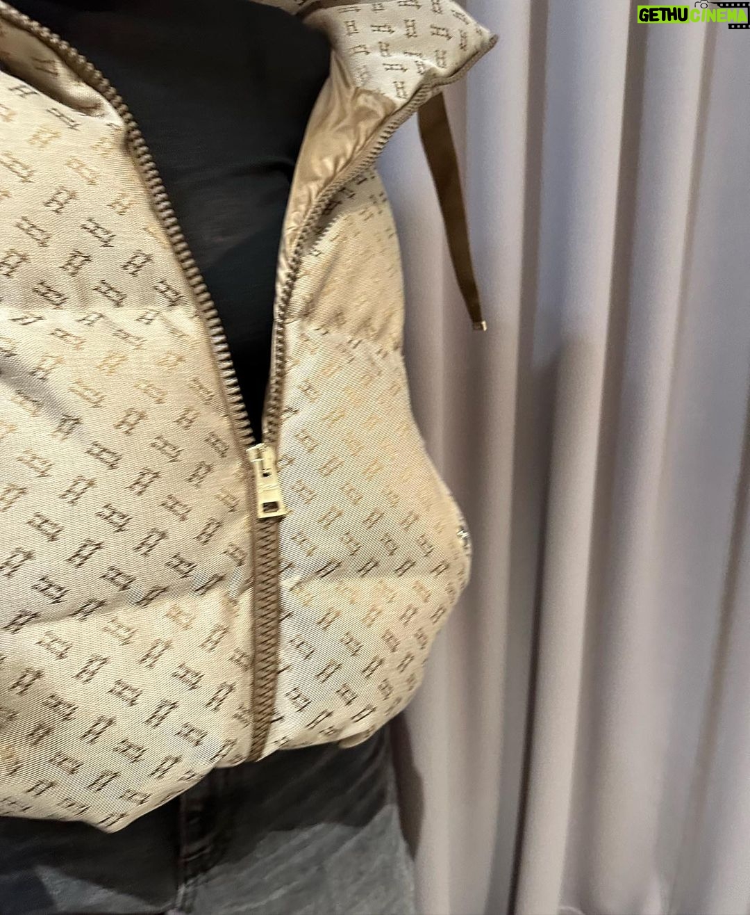 Lee Da-hee Instagram - #광고 #Herno #에르노 #FW22 #ModernVintage #UrbanOuterwearCouture