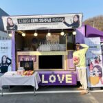 Lee Da-hee Instagram - 이른 아침부터 추운 날씨에 언니 커피차 보내주려고 고생한 너희들에게 어떻게 보답을 해야할지..고마워 사랑하고.오늘 너희들로 힐링이 된 하루였어❤️ (그리고 20주년 메세지 잘 받았어 한장한장 따뜻한 마음 느끼면서 오늘 마무리할게🙏)