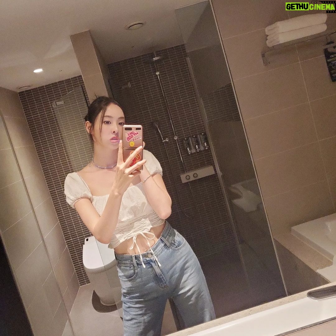 Lee Da-hee Instagram - 어제 양치를 세번이나 했지요. (하루 아니고..ㅜ저녁에만🥺) 오랜만에 셀카도 찍어 봤구요.
