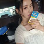 Lee Da-hee Instagram - 1일1브리즈! #아몬드브리즈 나한테 #바나나 #안바나나