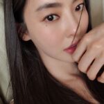 Lee Da-hee Instagram - 주말 잘 보내 귀요미들🖤언니는 얼빡샷 올리고 일 하러 간...🙄