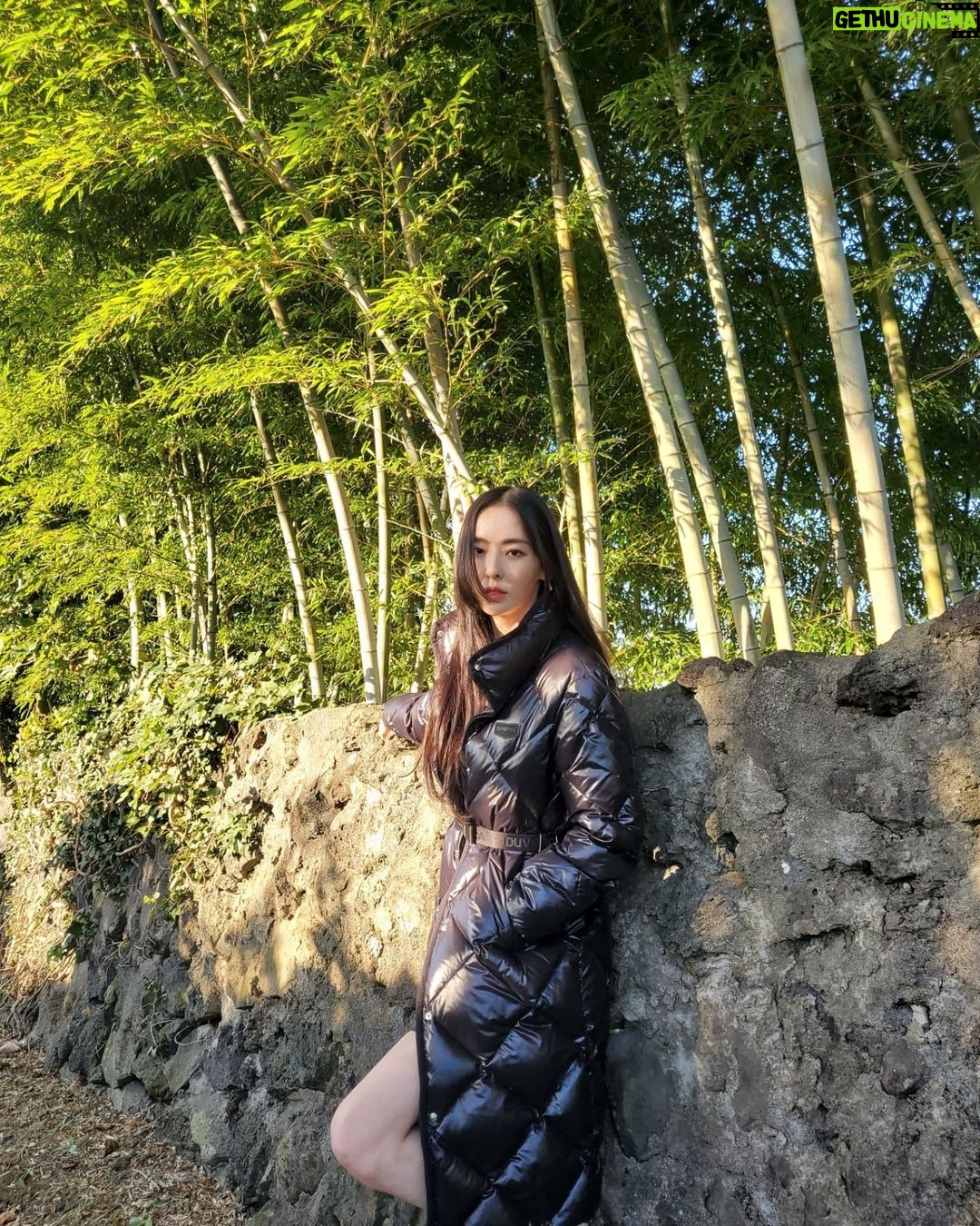 Lee Da-hee Instagram - #제품제공 추워진 날씨와 함께한 듀베티카 패딩💋 #듀베티카 #디지털쇼케이스 #DUVETICA #프리미엄라이프 #디지털라이프