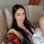 Lee Da-hee Instagram - 주말 잘 보내 귀요미들🖤언니는 얼빡샷 올리고 일 하러 간...🙄