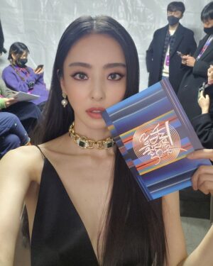 Lee Da-hee Instagram - 🖤