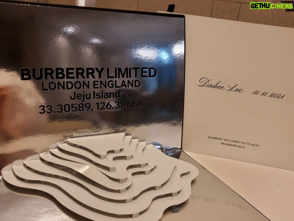 Lee Da-hee Instagram - 2021.11.11 burberry welcomes you to jeju #burberry jeju see u soon🖤