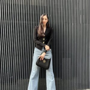 Lee Da-hee Instagram - 🖤

#광고 #토리버치 #Toryburchkorea 
#Toryburchfw21 
#ToryBurchBags