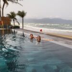 Lee Da-hee Instagram - 어제의 추억들. 사랑하는 엄마 아빠 그리고 나. 아빠는 물개였다 그래서 나도 물개인건가....