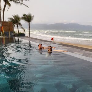 Lee Da-hee Instagram - 어제의 추억들.
사랑하는 엄마 아빠 그리고 나.
아빠는 물개였다 그래서 나도 물개인건가....